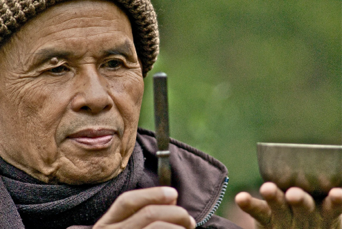 Thay lädt die Glocke ein